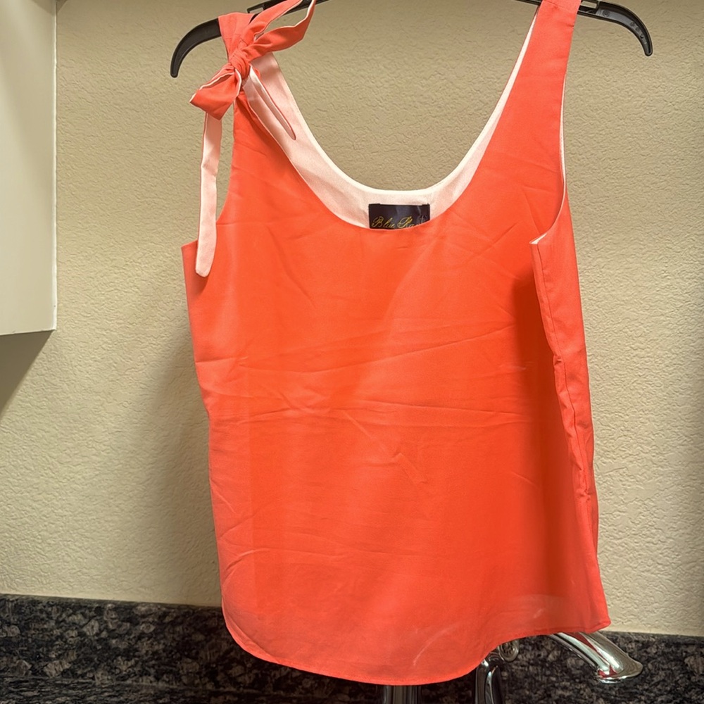 Francesca’s corral sleeveless blouse